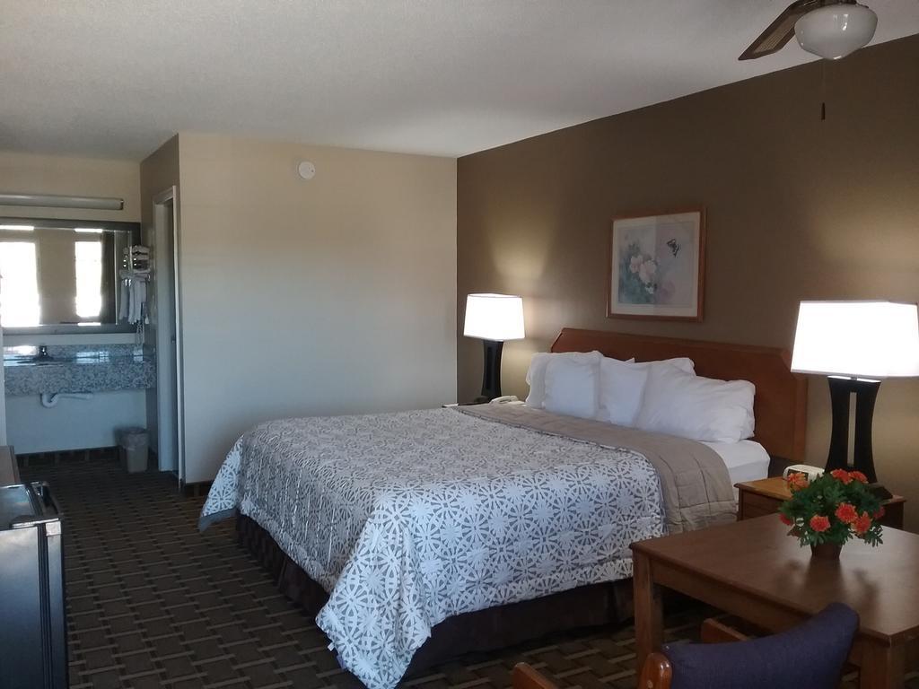 Americas Best Value Inn Blue Ridge Bagian luar foto